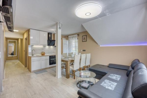 Urban Oasis With Terrace And Parking - Happy Rentals